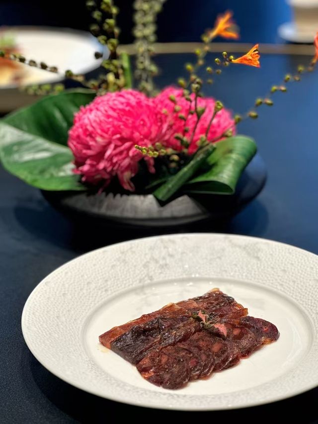 請客戶吃飯，客戶對龔禧太滿意了