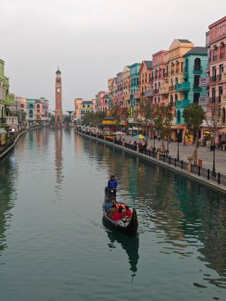 Free Bus to Water Venice in Hanoi, Vietnam