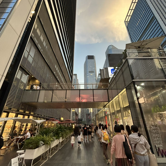 🌟萬象天地：潮流地標，解鎖時尚與藝術的完美融合！