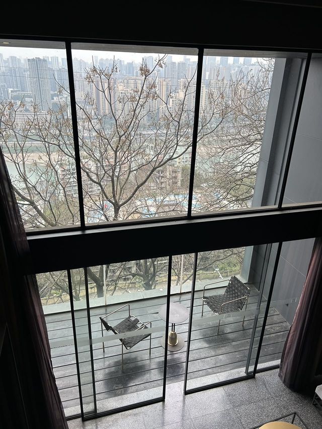 重慶山城！在山頂的美術館酒店！