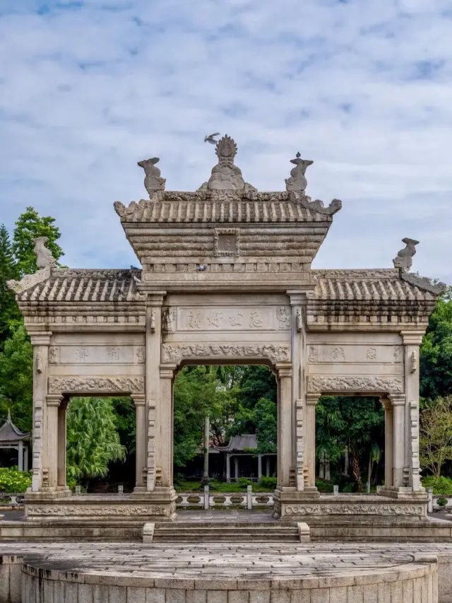 在歷史與現代的交織中尋找自我