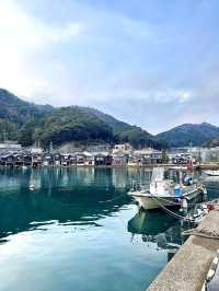 伊根舟屋：懸浮於時間之海的千年漁人夢境