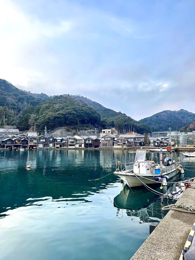 伊根舟屋：懸浮於時間之海的千年漁人夢境