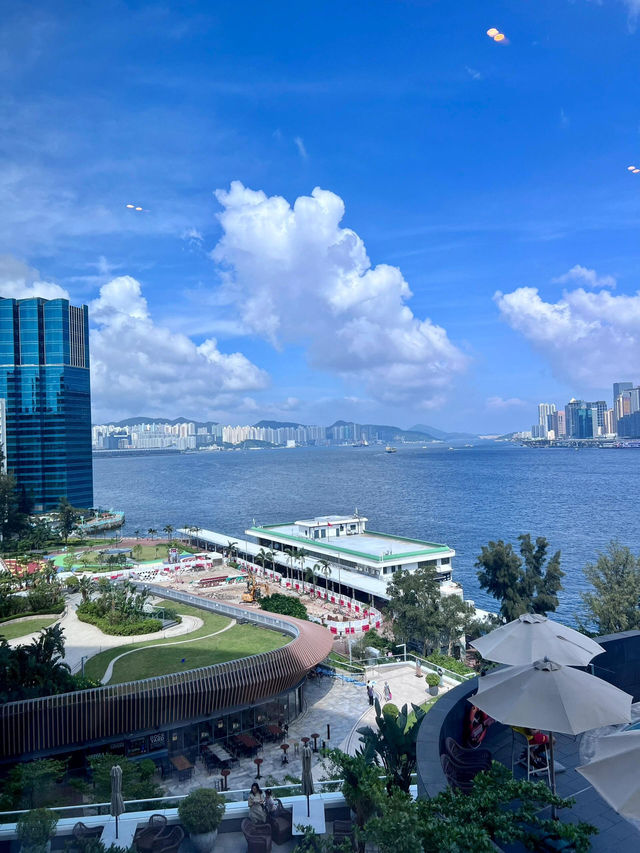 ✨【香港嘉里酒店｜2千蚊住53㎡「維港廣角海景」！躺床看船+夜酌干邑，值到跺腳～】🌉