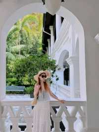 Raffles Hotel Singapore | Most Beautiful Dreamy Blue Fountain⛲