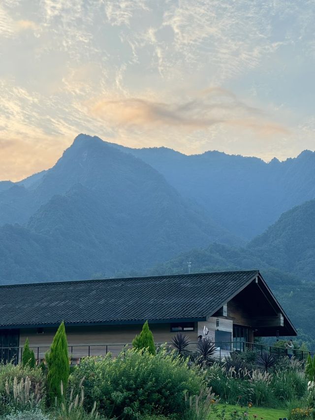 峨眉山腳下住進隱世桃源