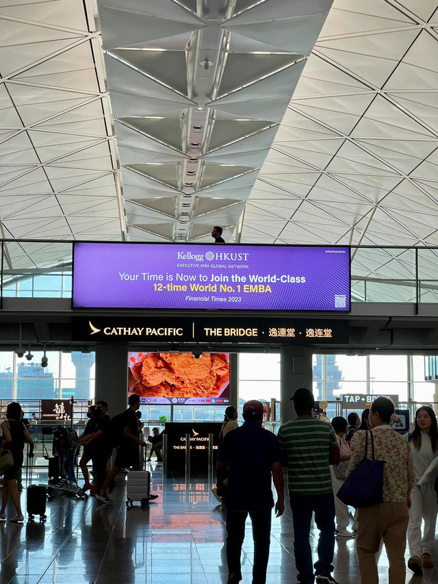 國泰必衝！香港機場The Bridge逸連堂新貴賓室體驗💥 
