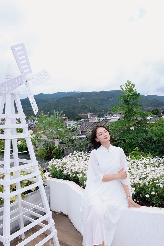 麗江隱世民宿小院子抬頭就是雪山！