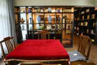 依林庭院（拉卜楞寺店）：佛國旁的木質暖居