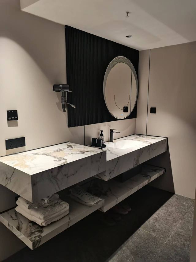 Chongqing Lianglukou | Prime Spot by Metro! Surrounded by Attractions! Free City Views!