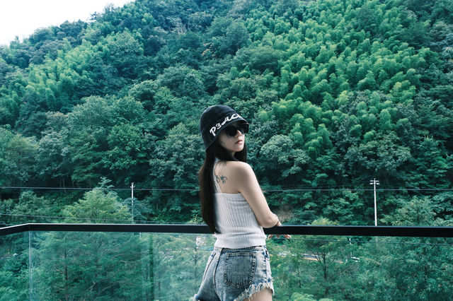 山野綠意中的國風泳池，帶寵拍出電影感大片