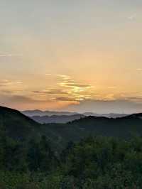 雄峰上的烈焰──恒山日出的壯闊