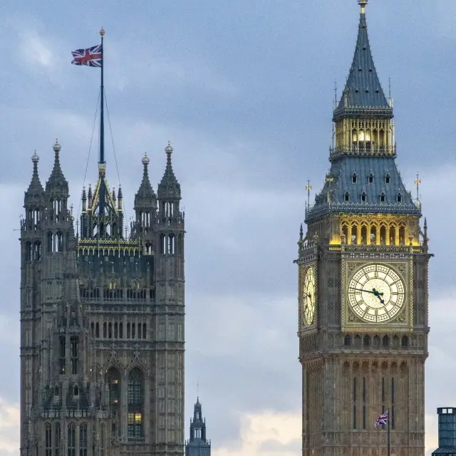 London, Moments Captured in Sight.