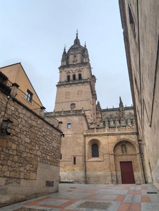Academics and faith intertwine, history and life harmoniously blend! #EuropeanUniversityCitySalamanca
