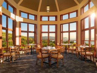 Which of Quebec’s Two Fairmont Castle Hotels Is More Worth Staying At?