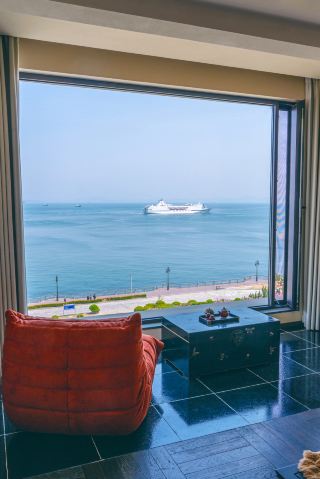 Dalian Check-in‖A hotel where you can lie down and watch big ships at Water City