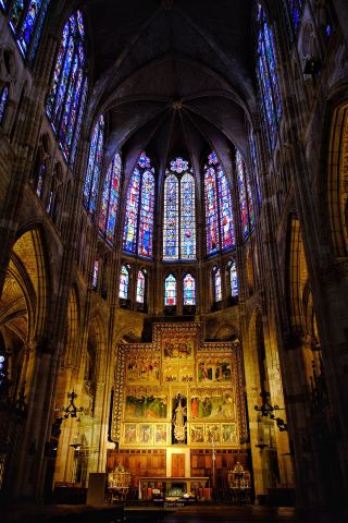León Cathedral: The Pinnacle of Gothic Architecture, the Sanctuary of Light|||Under the clear skies of Castile, León Cathedral, Catedral de León