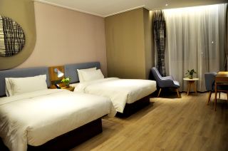 Escape the hustle and bustle and experience slow living on the streets of Lezhi. 
