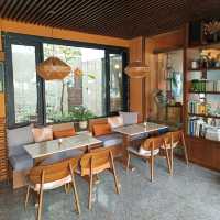 屏東服務環境都很棒的旅店 複合式咖啡廳+酒館