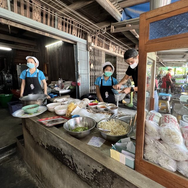 ก๋วยเตี๋ยวซุปปลาหมึก ซ.12 เจ้าอร่อยเมืองชลบุรี