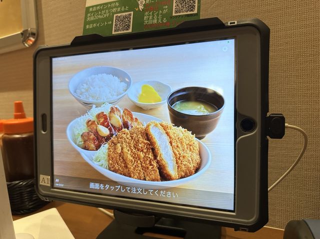 福岡・博多バスターミナル 。さすがにこれは注文できない『デカ盛りメニュー』がインパクト大『ぎおん亭』
