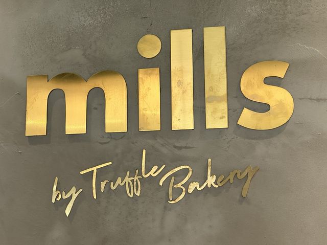 沖縄・浦添。イートインもできます『mills by TruffleBAKERY 沖縄/浦添店』