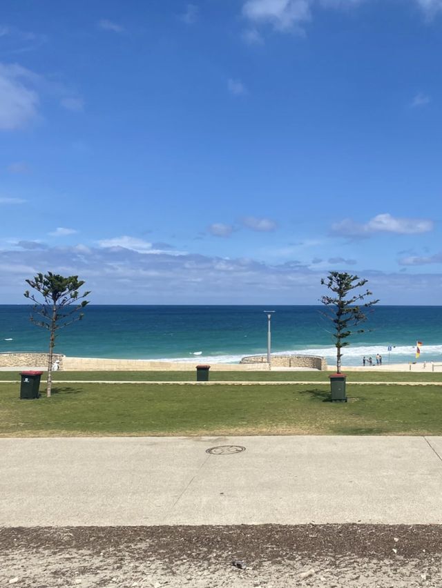 🏨🤩🎡斯卡伯勒海灘🏖️藍色海水與滑浪樂園🌊🏄‍♂️☀️