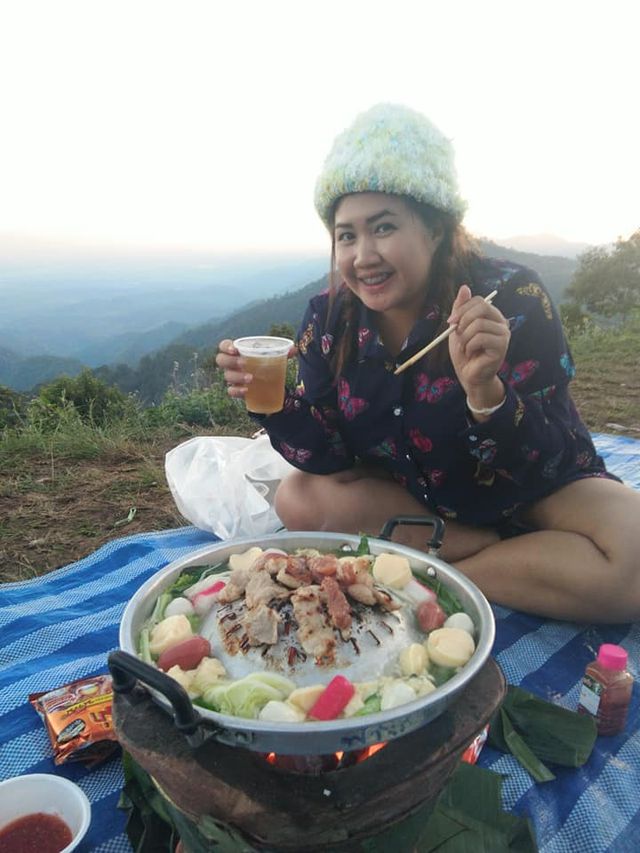 หมูกระทะ ณ ลานกางเต็นท์ม่อนสน (ดอยอ่างขาง)