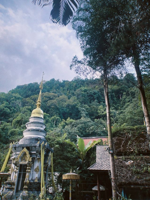 วัดร้อยปีที่แม่กำปอง