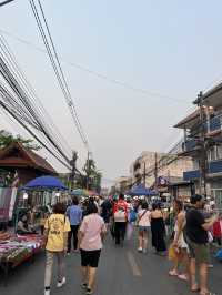 ถนนคนเดินวัวลาย ไม่มีวัว แต่มีของกินเยอะมากก