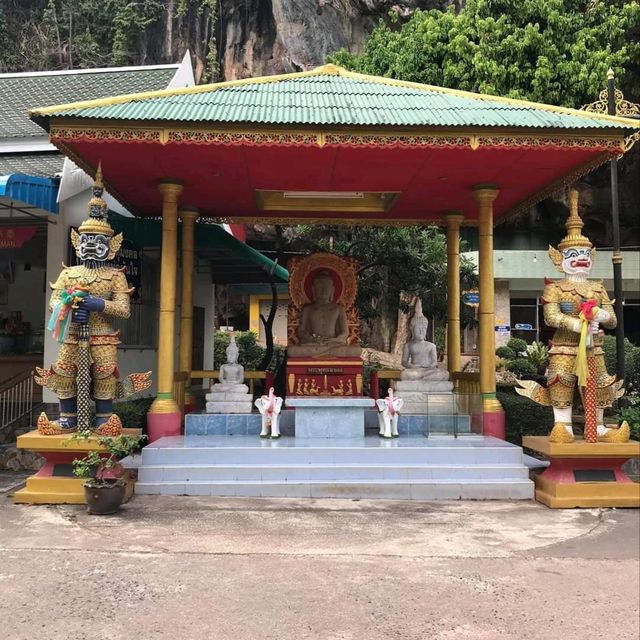 วัดถ้ำเสือ วัดดังเมืองกระบี่