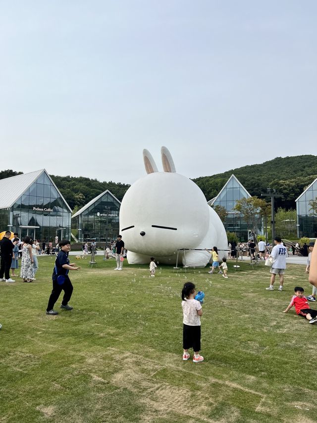 커다란 마시멜로가 반겨주고 백운호수를 잔뜩 보고올 수 있는 ‘타임빌라스’를 소개합니다 :)