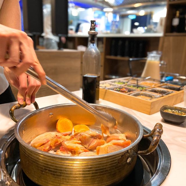 即場煮湯底 真材實料又濃郁