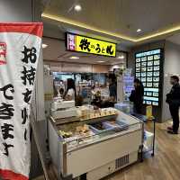 福岡・博多。福岡の人気老舗うどん『牧のうどん』が博多バスターミナル でも食べられます。