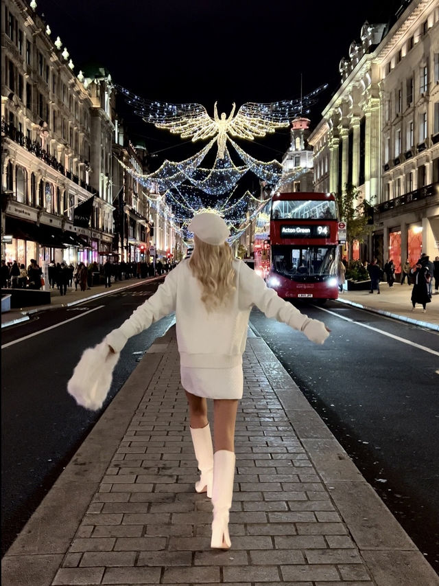 Shopping in London? Only in Oxford St! 🇬🇧