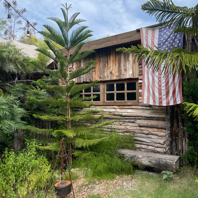 Yellowstone Bar & Grill 🌲