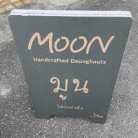 คาเฟ่โดนัท MOON ย่านเมืองเก่าสงขลา