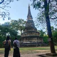 กราบไหว้ขอพร วัดโบราณ "วัดอุโมงค์"