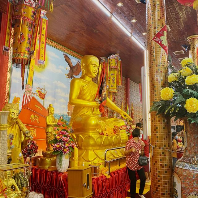 นั่งเรือ ไหว้ศาลเจ้าพ่อสำเร็จ อิ่มบุญบรรยาดีมาก