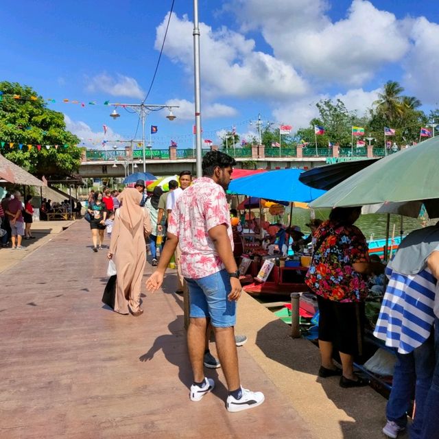 Hatyai Khlong hae floating market