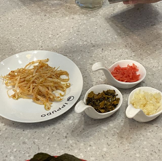 태국 음식 질릴 땐, 일식 먹어주기! 🍜 