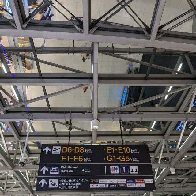 スワンナプーム国際空港は、２４時間お買い物出来るし、ラウンジが使えて、とっても便利で綺麗な空港