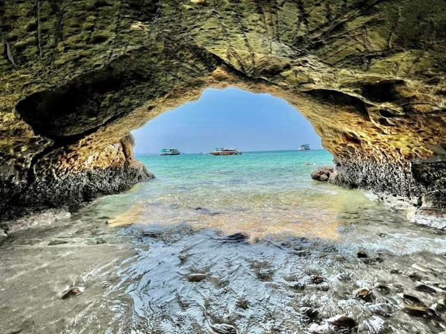 หาดทองหลาง