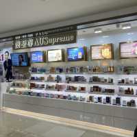 「荃灣商場」：地鐵站附近，注意行李