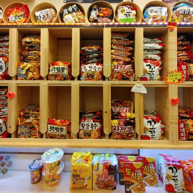 大阪コリアタウンでここだけ！自動調理器で熱々の韓国インスタントラーメン