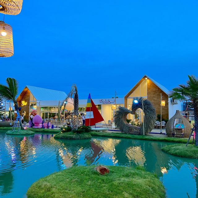 The Beach กลางกรุง คาเฟ่และร้านอาหารฟีลทะเล 