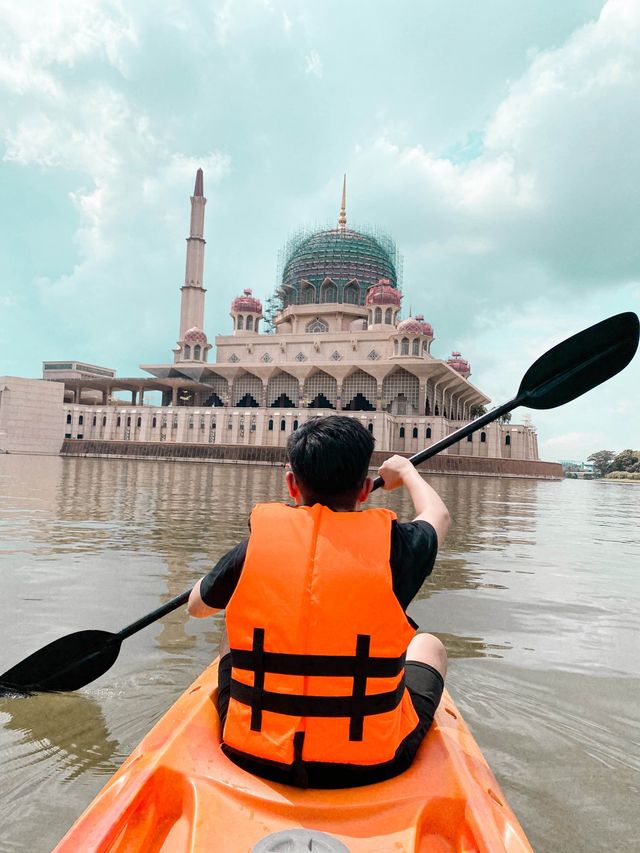 Kayak with Stunning View of Putrajaya 🇲🇾 Kayak with Stunning View of Putrajaya 🇲🇾