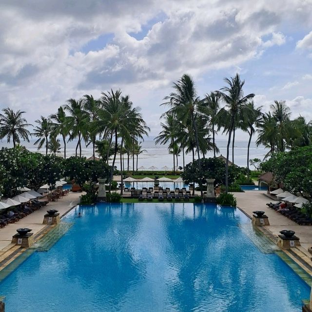 EXPLORING ONE OF THE BIGGEST POOL IN NUSA DUA