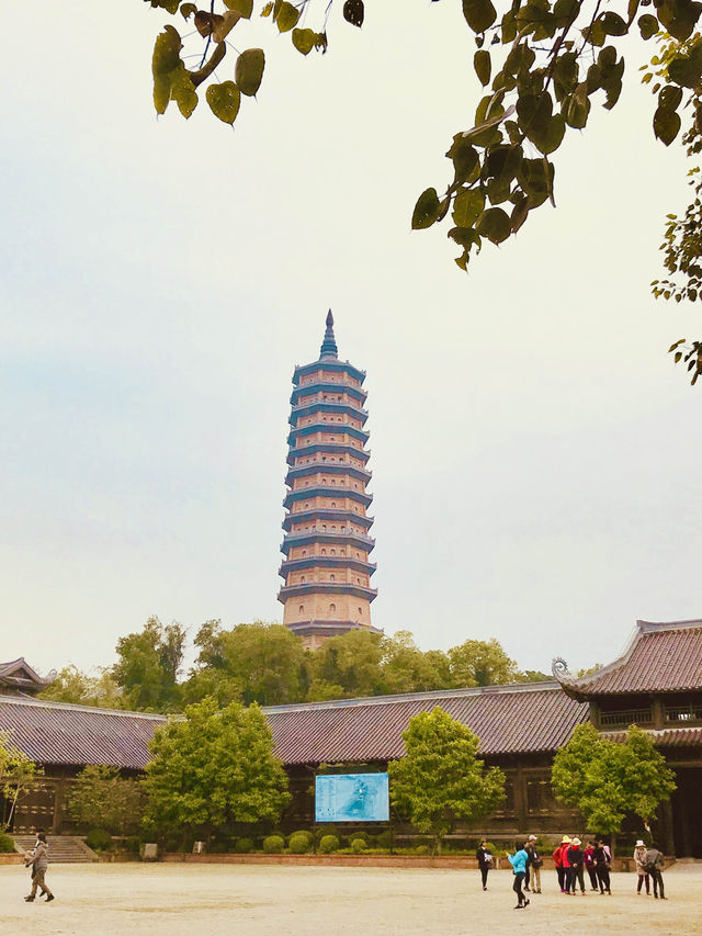 As one of the biggest temples in Southeast Asia 🇻🇳