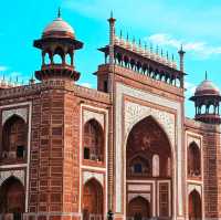 The Grand Entrance: Darwaza-i-Rauza